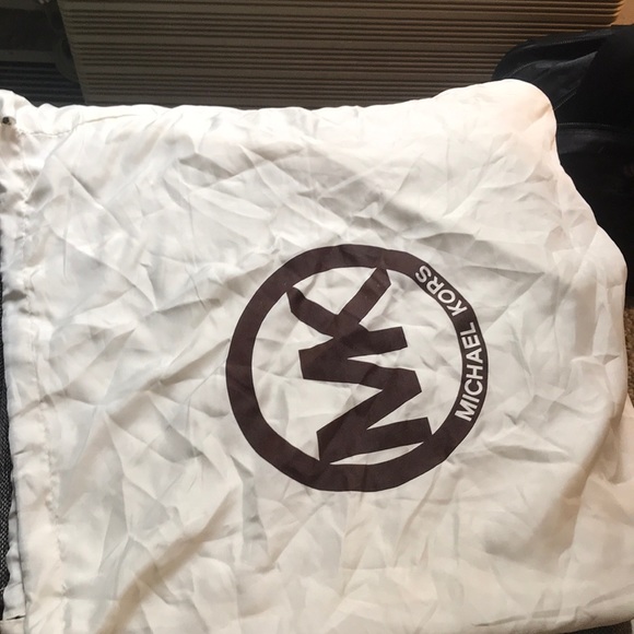 Michael Kors Tan leather bag w/ original silk bag - Picture 8 of 8